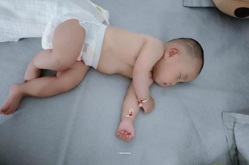 河北三个月宝宝抬头不稳 河北三个月宝宝抬头不稳